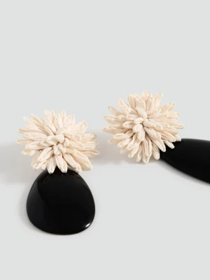 Kolczyki kwiaty z żywicy beżowy - Kobieta - Rozmiar uniwersalny - MANGO