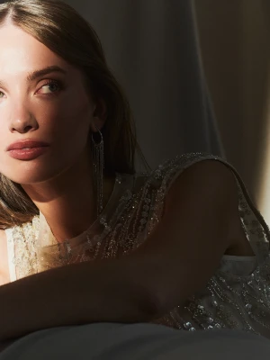 Kolczyki w srebrnym kolorze ze szklanymi koralikami TARANKO