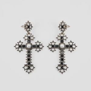 Kolczyki w stylu gothic House x Klaudia Sadownik