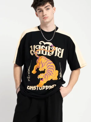 Kolorowy t-shirt z autorską grafiką z przodu Reporter