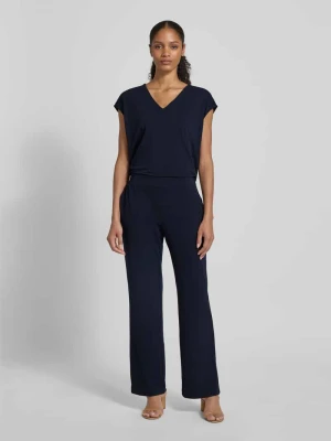 Kombinezon o kroju regular fit z dekoltem w serek model ‘Celaria’ someday