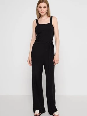 Kombinezon & Other Stories