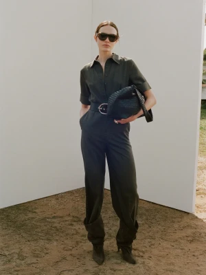 Kombinezon z koszulowym kołnierzykiem z lyocellu khaki - Kobieta - - MANGO