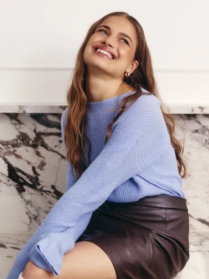 Komfortowy błękitny sweter Top Secret