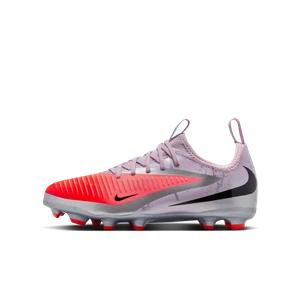 Korki do piłki nożnej na różne typy nawierzchni dla dużych dzieci Nike Jr. Phantom 6 Low Academy „Alexia Putellas” - Czerwony