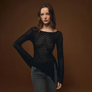 Koronkowa bluzka z długim rękawem czarna House