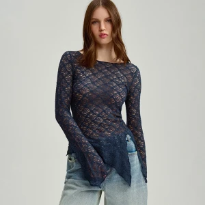 Koronkowa bluzka z długim rękawem granatowa House