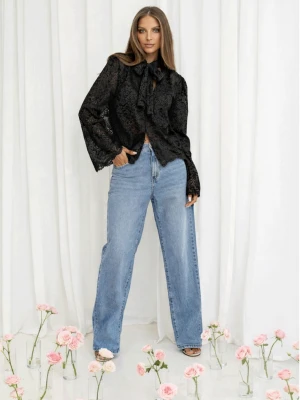 Koronkowa bluzka z ozdobnym wiązaniem MISTY - czarna  magmac 