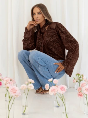 Koronkowa bluzka z ozdobnym wiązaniem MISTY - czekoladowa  magmac 