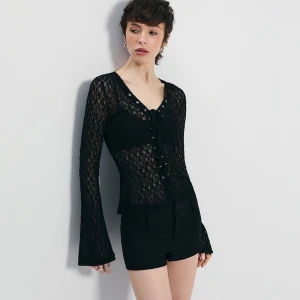 Koronkowa bluzka z wiązaniem i metalowymi detalami z przodu House