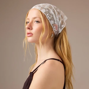 Koronkowa chustka na włosy biała House