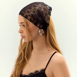 Koronkowa chustka na włosy czarna House