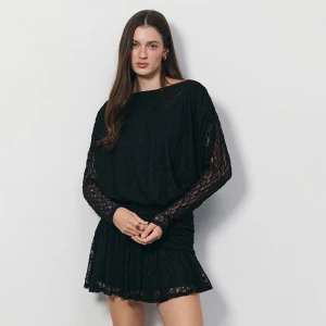 Koronkowa czarna sukienka mini z długim rękawem i marszczeniami House