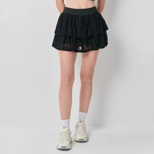 Koronkowa spódnica mini z wszytymi spodenkami czarna House