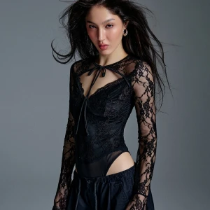 Koronkowe body z długim rękawem czarne House