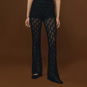 Koronkowe spodnie dzwony czarne House