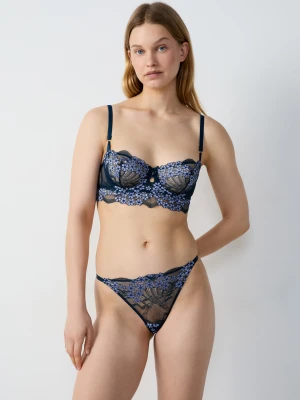 Koronkowe stringi Etam