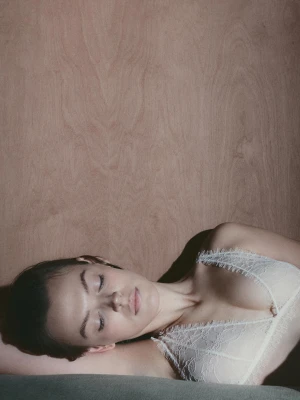 Koronkowy Biustonosz Bralette Z Wystrzępieniami - Surowy - - Massimo Dutti - Kobieta