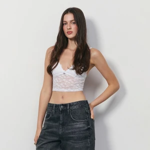 Koronkowy top na ramiączkach biały House