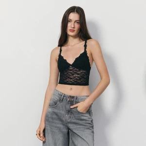 Koronkowy top na ramiączkach czarny House