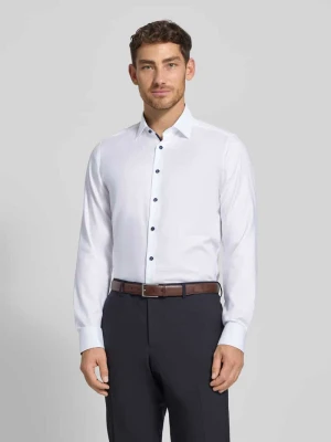 Koszula biznesowa o kroju body fit z kołnierzykiem typu kent OLYMP Level Five