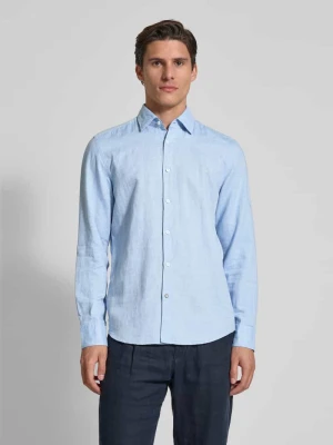Koszula biznesowa o kroju casual fit z listwą guzikową Boss