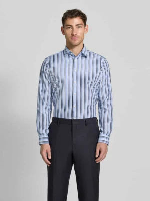 Koszula biznesowa o kroju regular fit z bawełny z kołnierzykiem typu kent Christian Berg Men