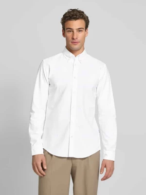 Koszula biznesowa o kroju regular fit z kołnierzykiem typu button down model ‘Roan’ Boss