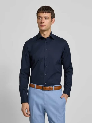 Koszula biznesowa o kroju regular fit z kołnierzykiem typu kent Christian Berg Men