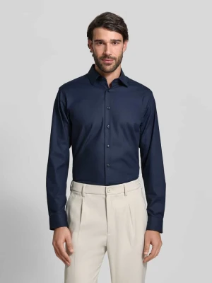 Koszula biznesowa o kroju regular fit z kołnierzykiem typu kent Christian Berg Men