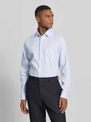 Koszula biznesowa o kroju regular fit z kołnierzykiem typu kent Olymp
