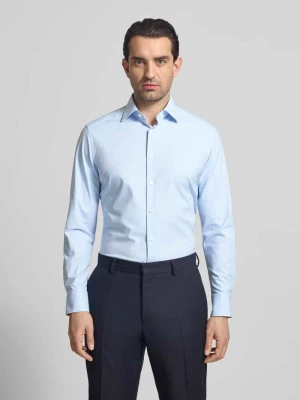 Koszula biznesowa o kroju regular fit z kołnierzykiem typu kent Olymp