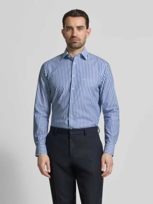 Koszula biznesowa o kroju regular fit z kołnierzykiem typu kent Olymp