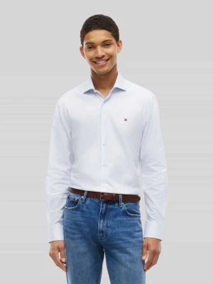 Koszula biznesowa o kroju regular fit z zaokrąglonym dołem Tommy Hilfiger Błękitny