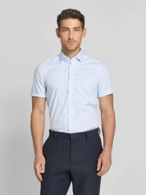 Koszula biznesowa o kroju slim fit z blokowymi pasami i kołnierzykiem typu kent OLYMP Level Five