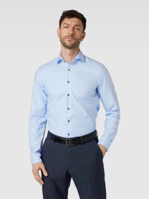 Koszula biznesowa o kroju slim fit z fakturowanym wzorem Eterna