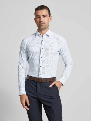 Koszula biznesowa o kroju slim fit z kołnierzykiem typu kent Boss