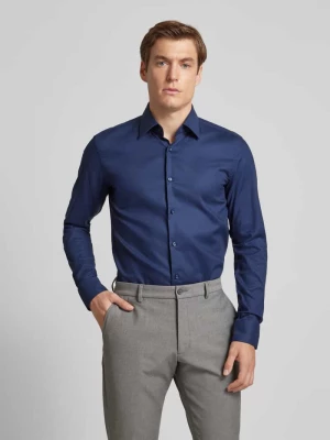 Koszula biznesowa o kroju slim fit z kołnierzykiem typu kent Boss