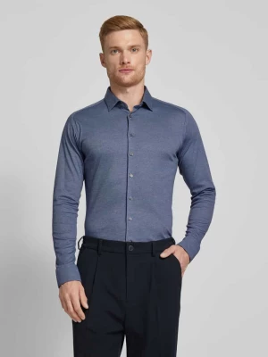 Koszula biznesowa o kroju slim fit z kołnierzykiem typu kent Desoto