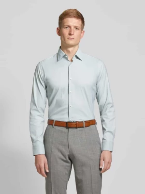 Koszula biznesowa o kroju slim fit z kołnierzykiem typu kent model ‘Hank’ Boss