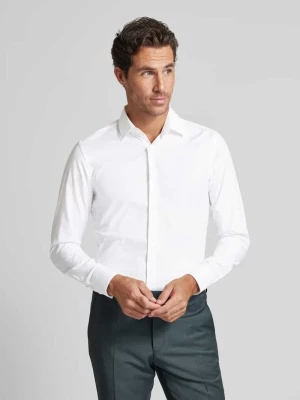 Koszula biznesowa o kroju slim fit z kołnierzykiem typu kent model ‘Hank’ Boss