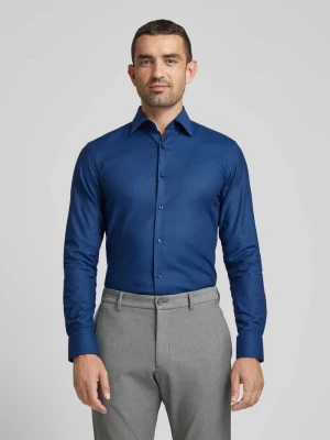 Koszula biznesowa o kroju slim fit z kołnierzykiem typu kent model ‘Hank’ Boss