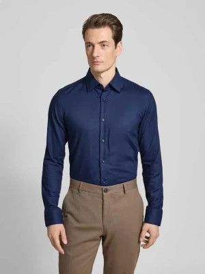 Koszula biznesowa o kroju slim fit z kołnierzykiem typu kent model ‘Hank’ Boss