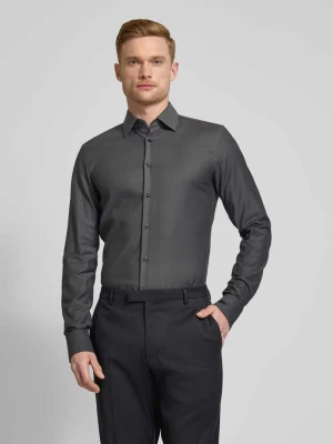 Koszula biznesowa o kroju slim fit z kołnierzykiem typu kent model ‘Hank’ Boss