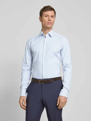 Koszula biznesowa o kroju slim fit z kołnierzykiem typu kent model ‘Hank’ Boss