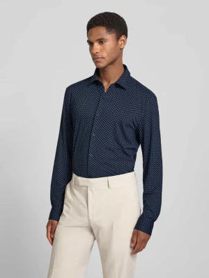 Koszula biznesowa o kroju slim fit z kołnierzykiem typu kent model 'KENNO' HUGO