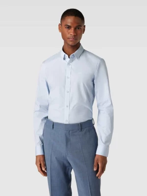 Koszula biznesowa o kroju slim fit z kołnierzykiem typu kent model ‘POPLIN’ CK Calvin Klein