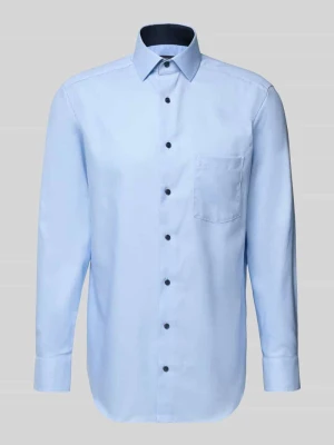 Koszula biznesowa w kroju modern fit z kołnierzykiem kent i kieszenią na piersi Olymp