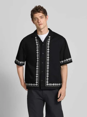 Koszula casualowa o kroju regular fit z haftami — Review X MATW