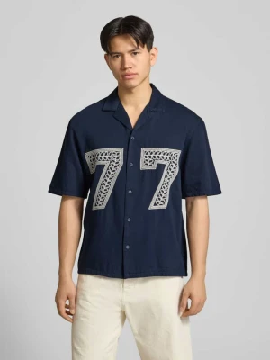 Koszula casualowa o kroju regular fit z haftem REVIEW Granatowy